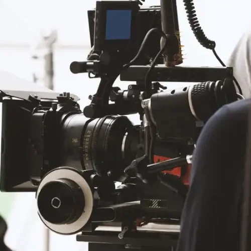 Behind-the-camera-operator-1147033